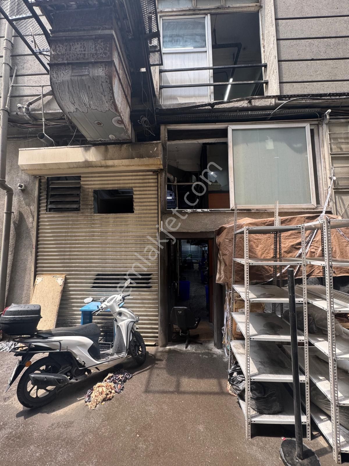 Bayrampaşa Alba Sanayi Sitesi'nde Düz Giriş Satılık İmalathane