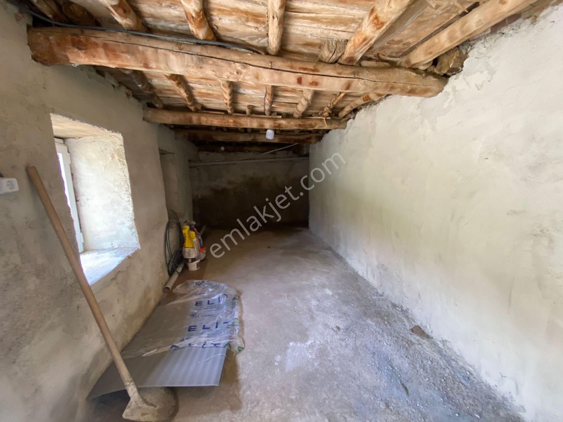 Gülcü Gayrimenkulden Beydağ Halıköy'de Satılık Bahçeli Müstakil Ev - Görsel 13