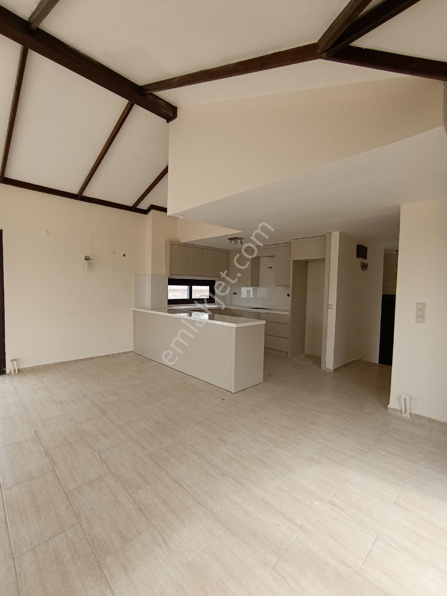 Kadınlar Denizi'nde Denız Manzaralı Site İçi Müstakil Satılık 3+1 Villa - Görsel 17