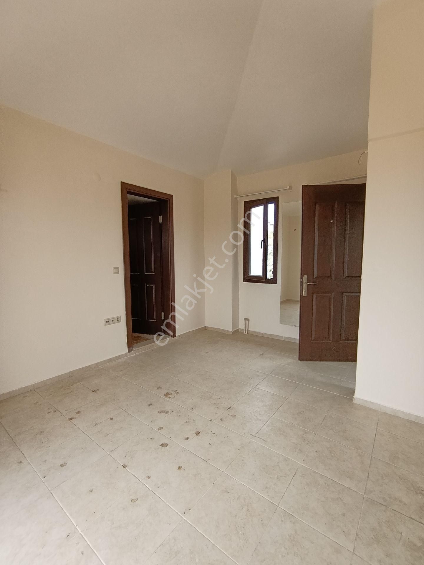 Kadınlar Denizi'nde Denız Manzaralı Site İçi Müstakil Satılık 3+1 Villa - Görsel 26