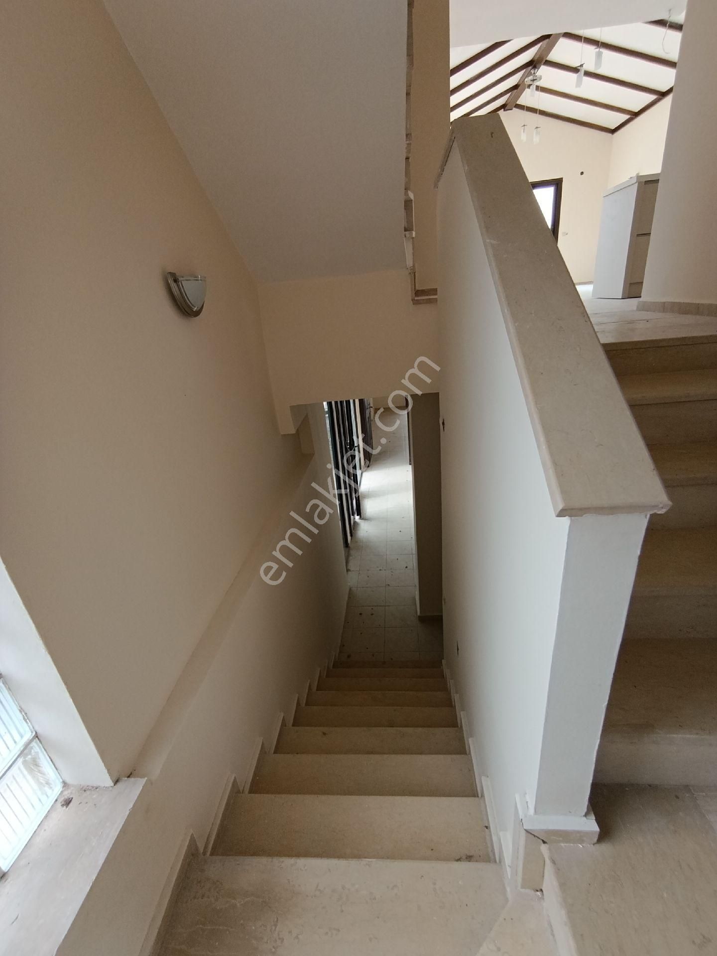 Kadınlar Denizi'nde Denız Manzaralı Site İçi Müstakil Satılık 3+1 Villa - Görsel 15