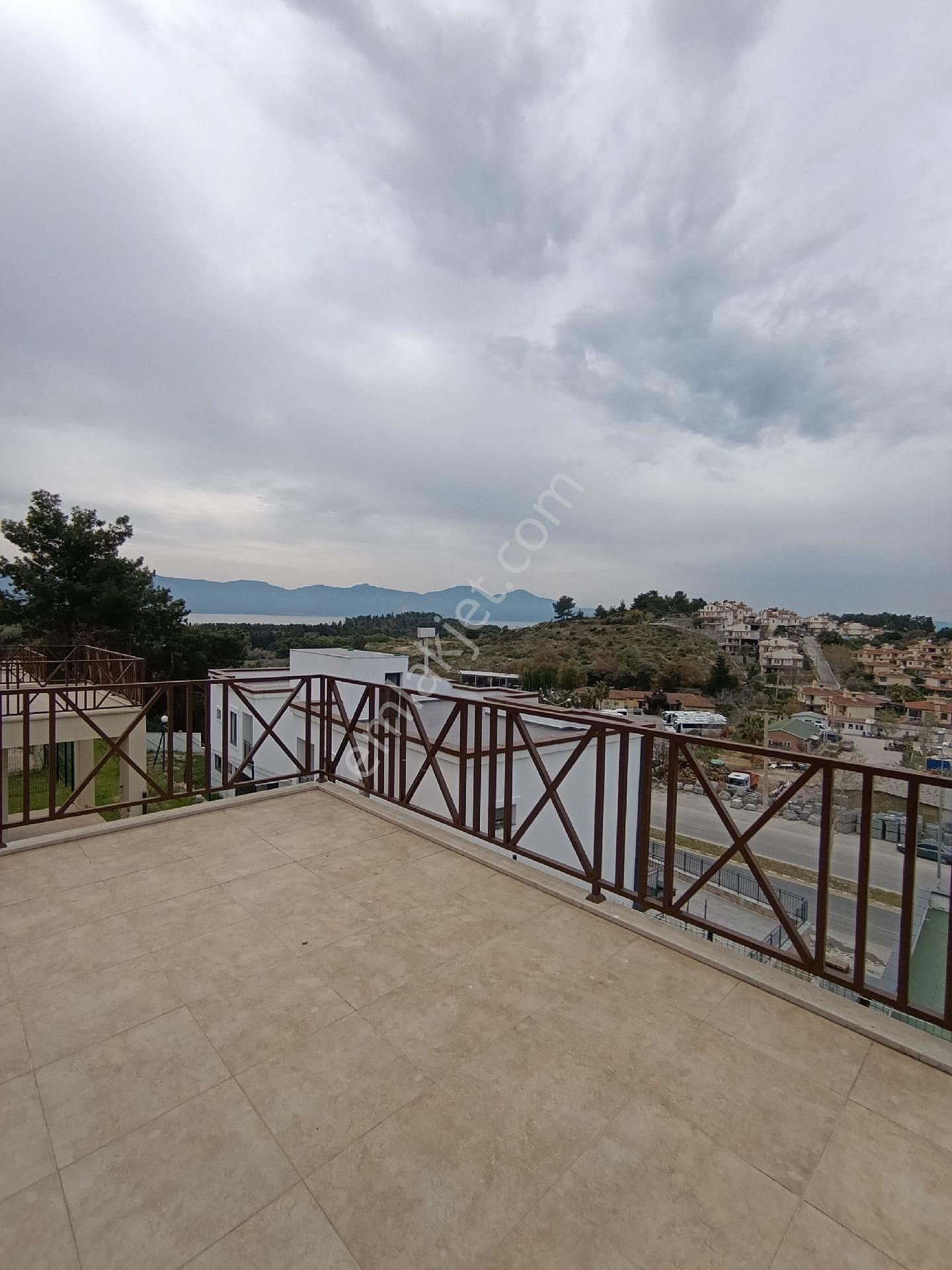 Kadınlar Denizi'nde Denız Manzaralı Site İçi Müstakil Satılık 3+1 Villa - Görsel 19