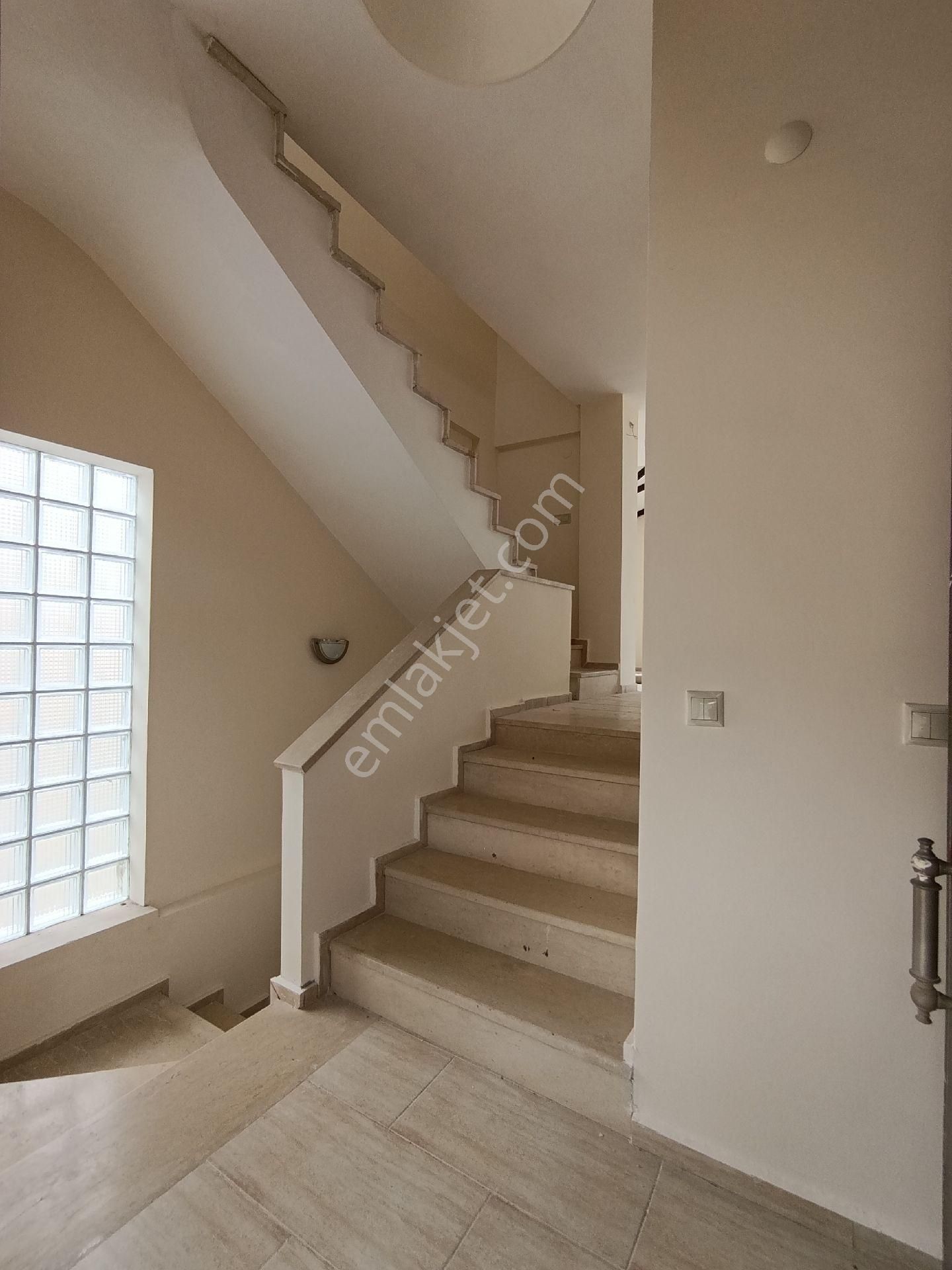 Kadınlar Denizi'nde Denız Manzaralı Site İçi Müstakil Satılık 3+1 Villa - Görsel 13