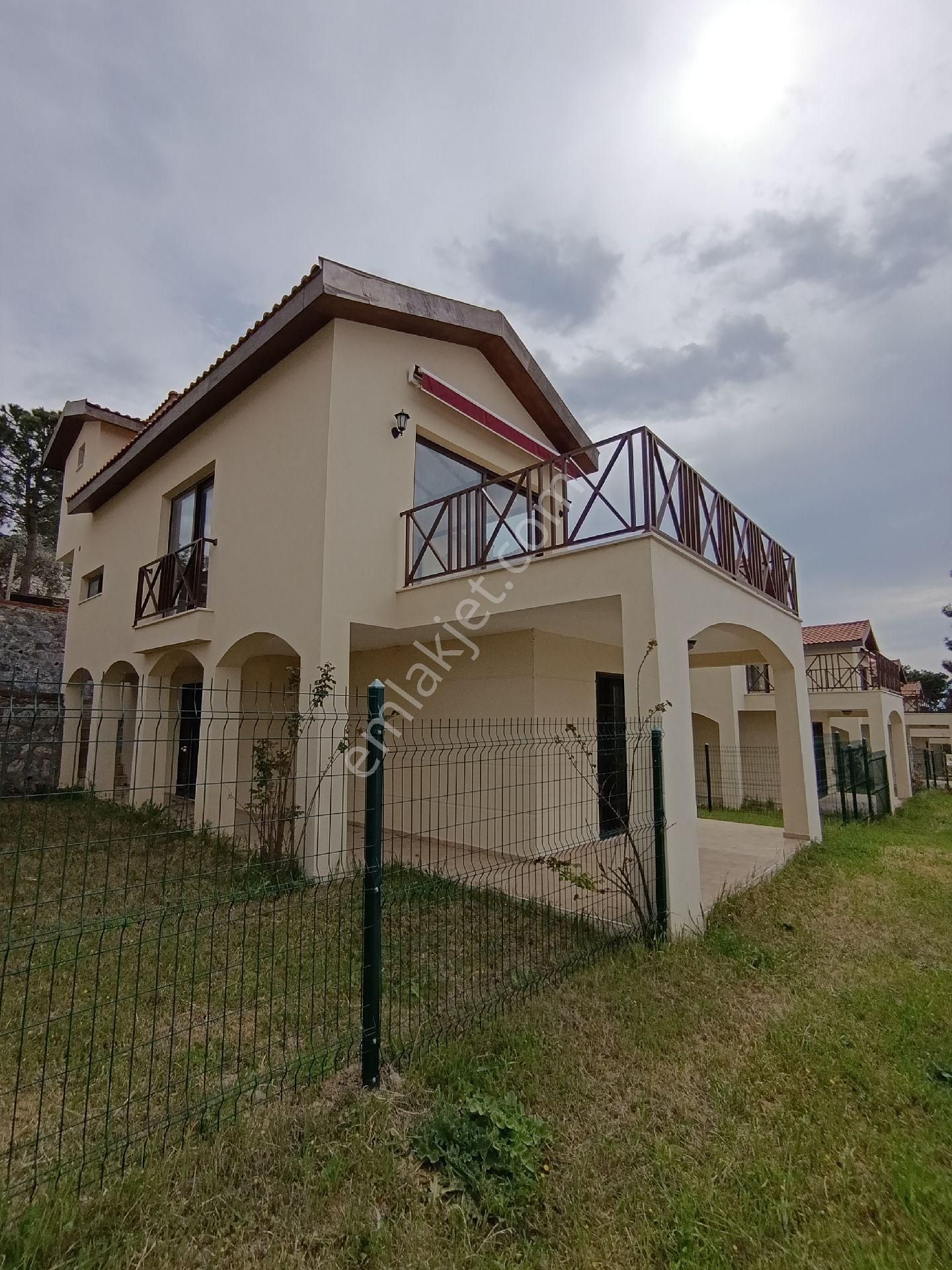 Kadınlar Denizi'nde Denız Manzaralı Site İçi Müstakil Satılık 3+1 Villa - Görsel 11