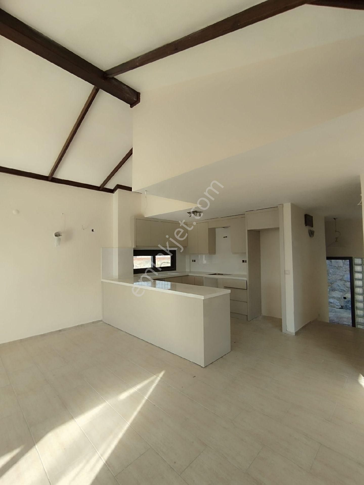 Kadınlar Denizi'nde Denız Manzaralı Site İçi Müstakil Satılık 3+1 Villa - Görsel 10