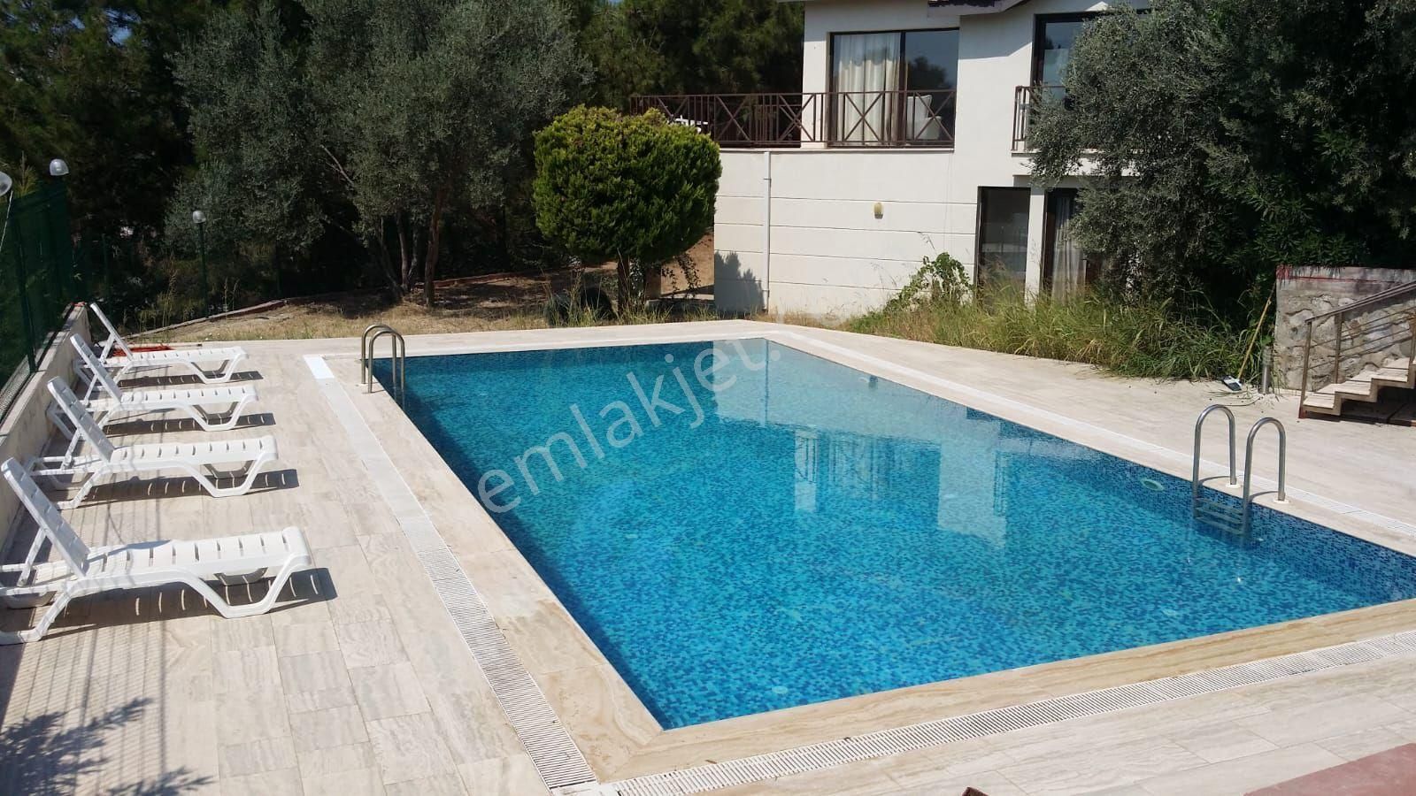 Kadınlar Denizi'nde Denız Manzaralı Site İçi Müstakil Satılık 3+1 Villa - Görsel 34