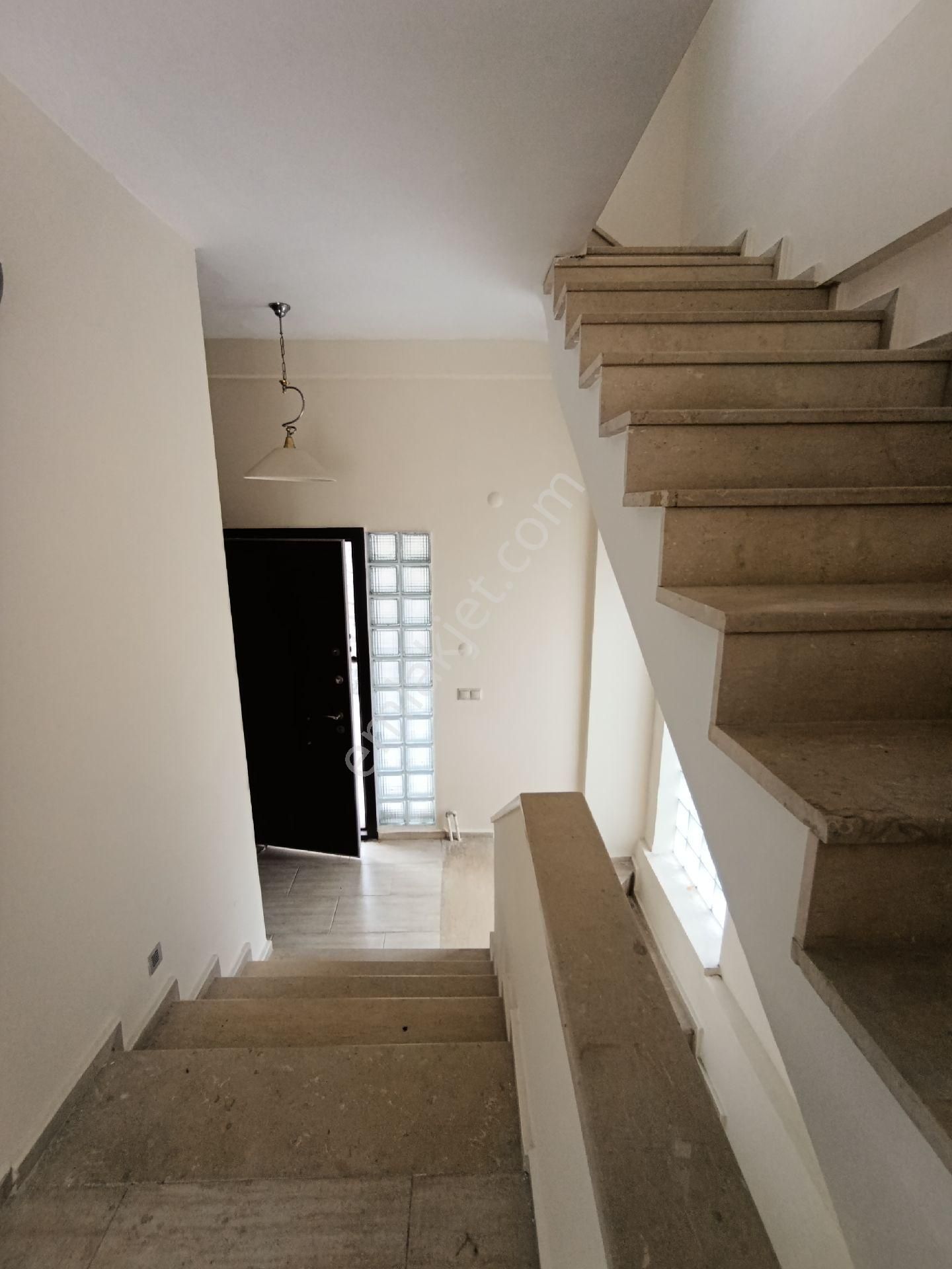 Kadınlar Denizi'nde Denız Manzaralı Site İçi Müstakil Satılık 3+1 Villa - Görsel 23