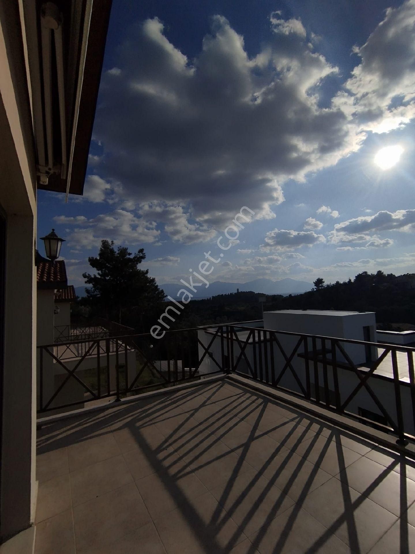 Kadınlar Denizi'nde Denız Manzaralı Site İçi Müstakil Satılık 3+1 Villa - Görsel 6