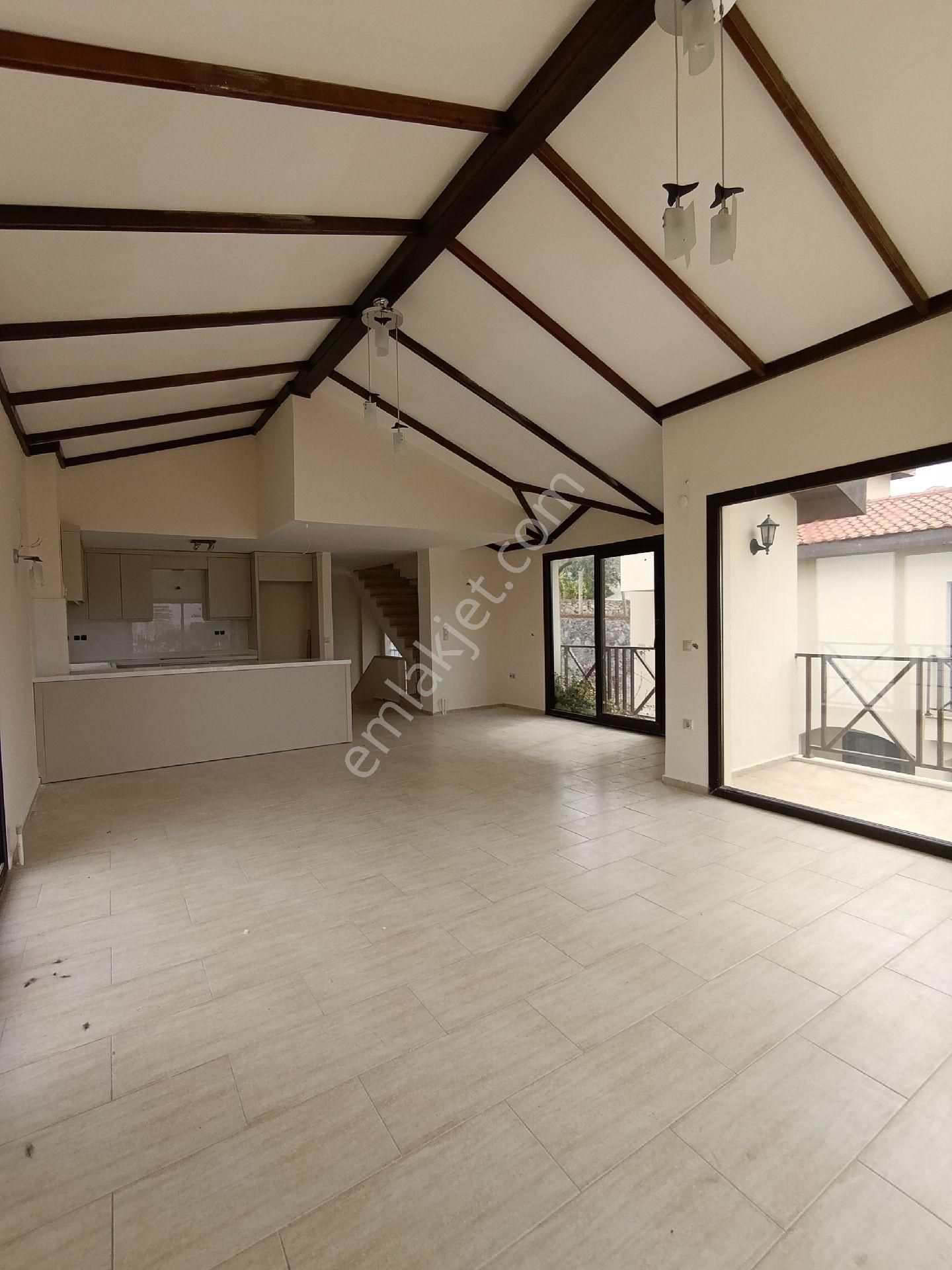 Kadınlar Denizi'nde Denız Manzaralı Site İçi Müstakil Satılık 3+1 Villa - Görsel 16