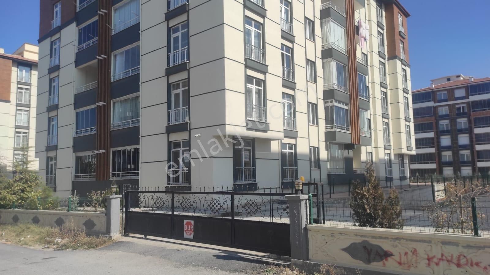 Mehmetakif Mahallesinde Satılık Daire