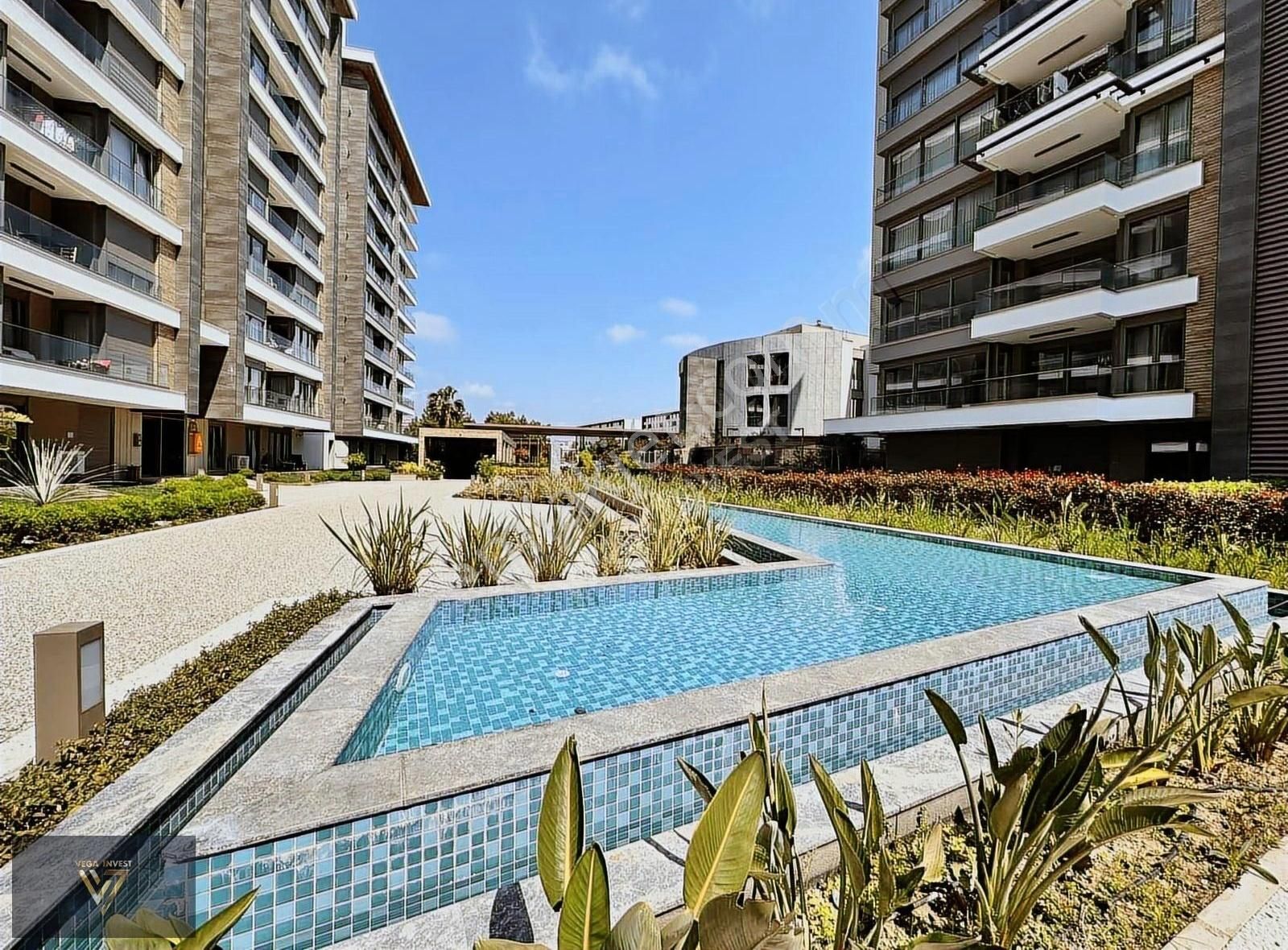 Konyaaltı Lüks Sitede Havuz Manzaralı 3+1 Satılık Daire
