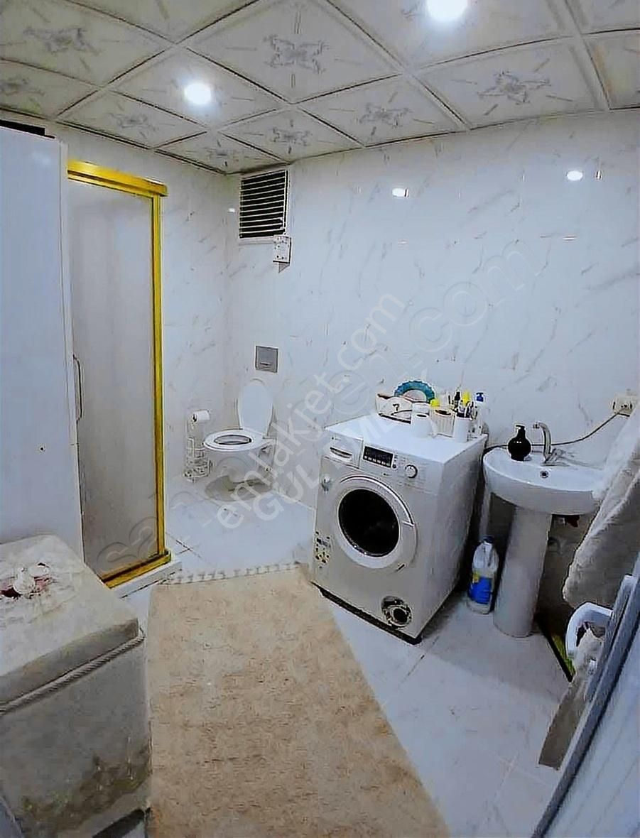 Gül Emlaktan Şehiriçi Caddesinde Satılık Köşe Başı Daire
