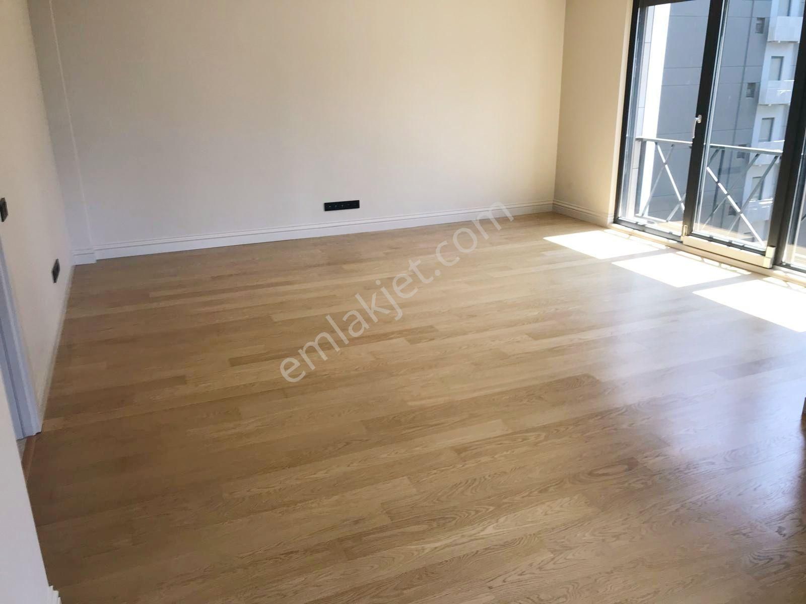 Suadiye Sahil'de Deniz Manzaralı Balkonlu 105 Net 3+1 Daire - Görsel 6