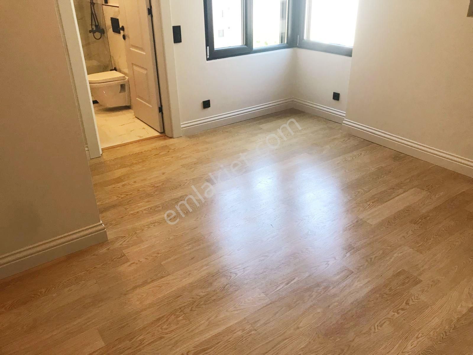 Suadiye Sahil'de Deniz Manzaralı Balkonlu 105 Net 3+1 Daire - Görsel 21