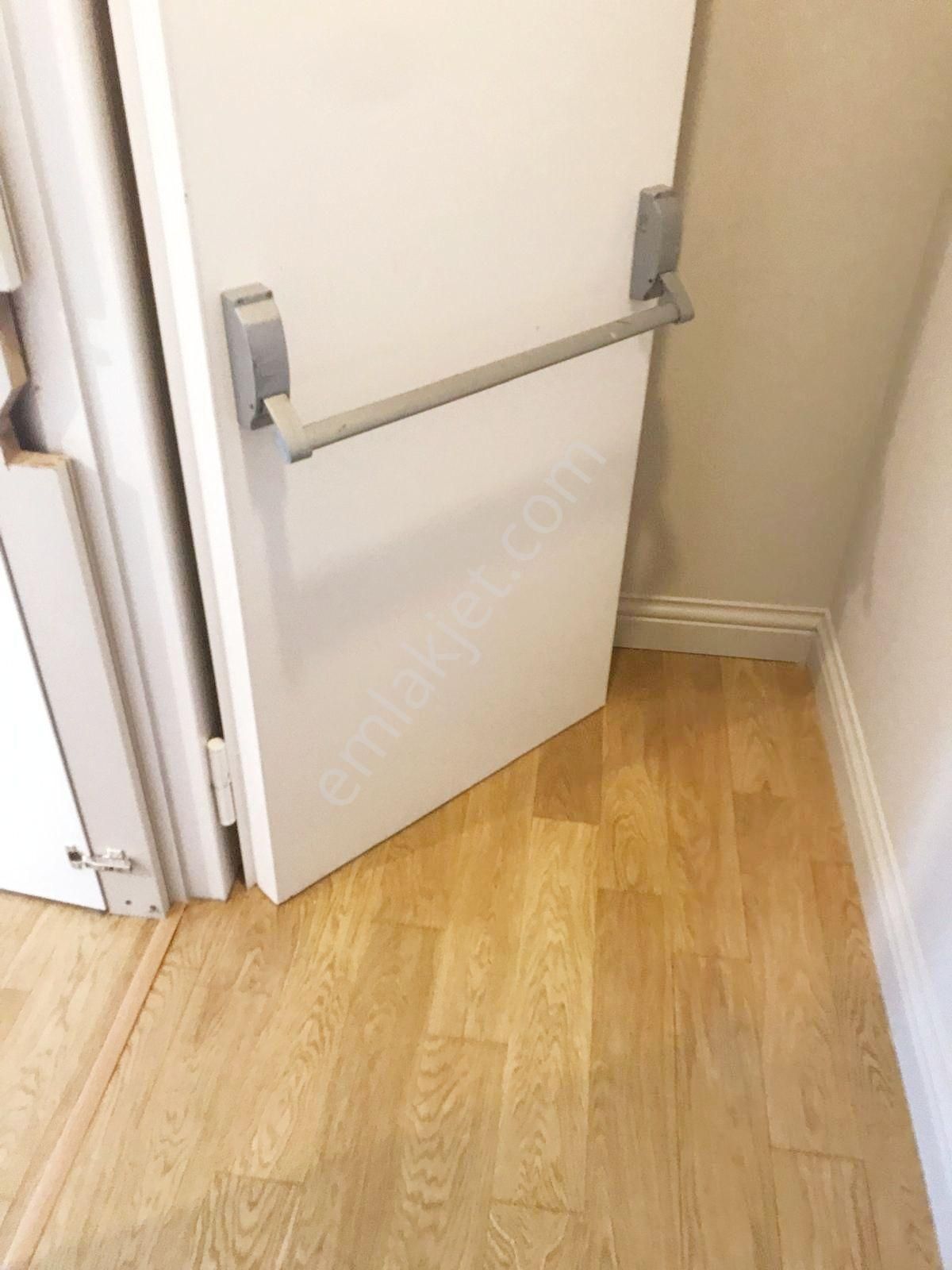 Suadiye Sahil'de Deniz Manzaralı Balkonlu 105 Net 3+1 Daire - Görsel 27