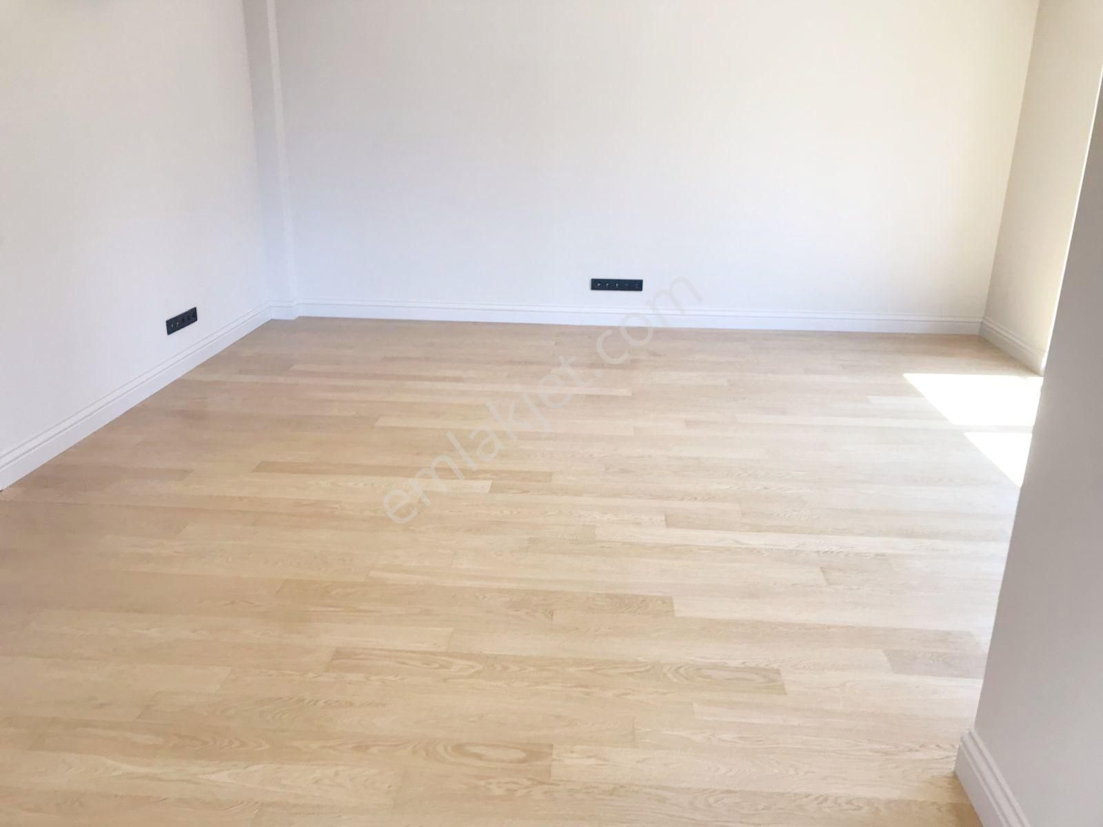 Suadiye Sahil'de Deniz Manzaralı Balkonlu 105 Net 3+1 Daire - Görsel 5