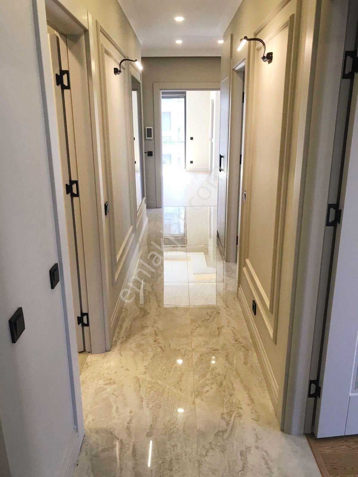 Suadiye Sahil'de Deniz Manzaralı Balkonlu 105 Net 3+1 Daire - Görsel 28