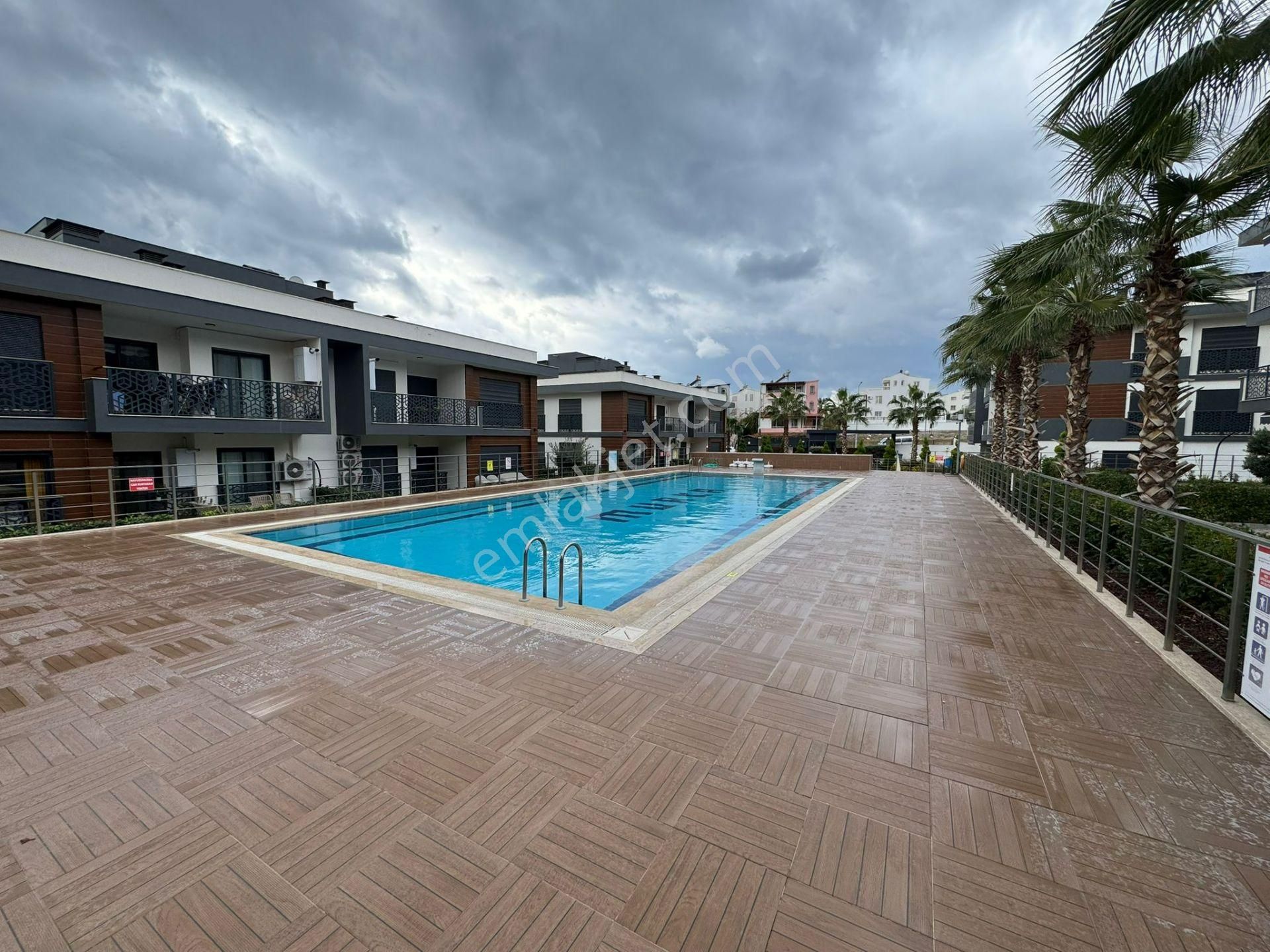 Kuşadası Kadınlar Denizi Krc Suit Satılık 2+1