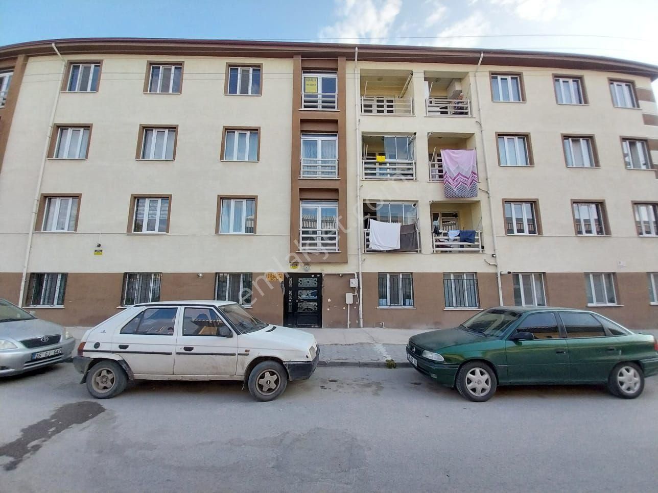 Emek Kapalı Pazar Yanı Ara Kat Satılık 2+1 Daire