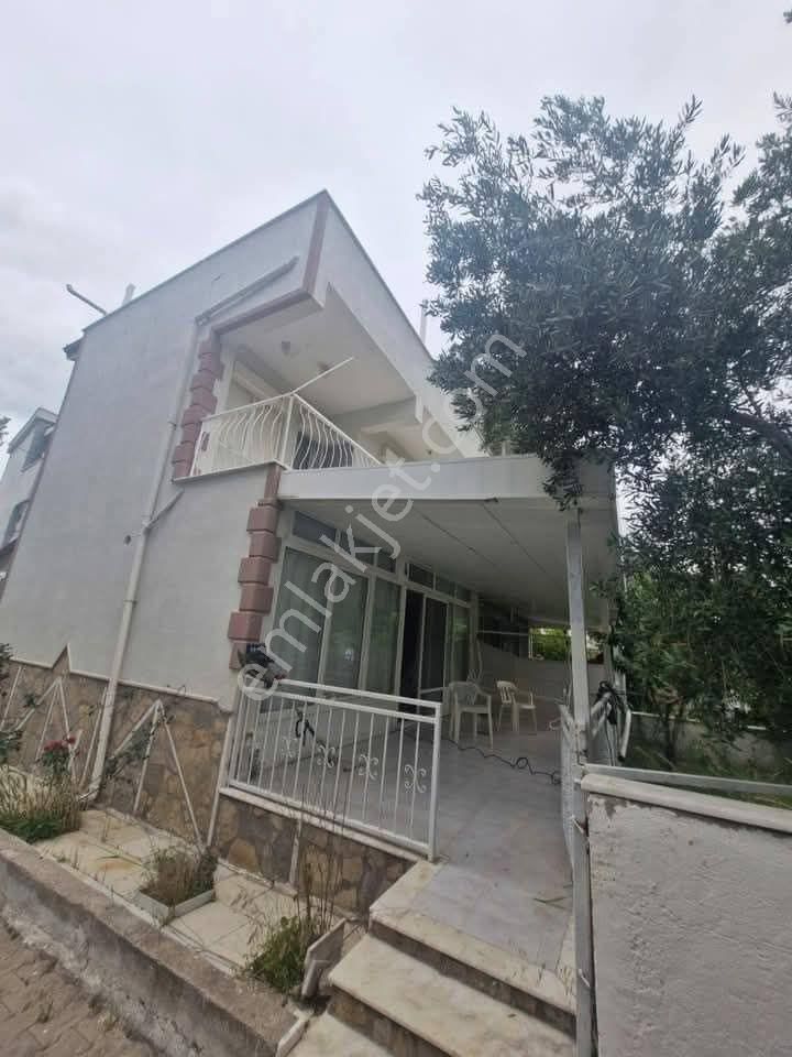 Kuşadası Güzelçamlı’da Yolun Altında İkiz Villa 3+1 Satılık Villa