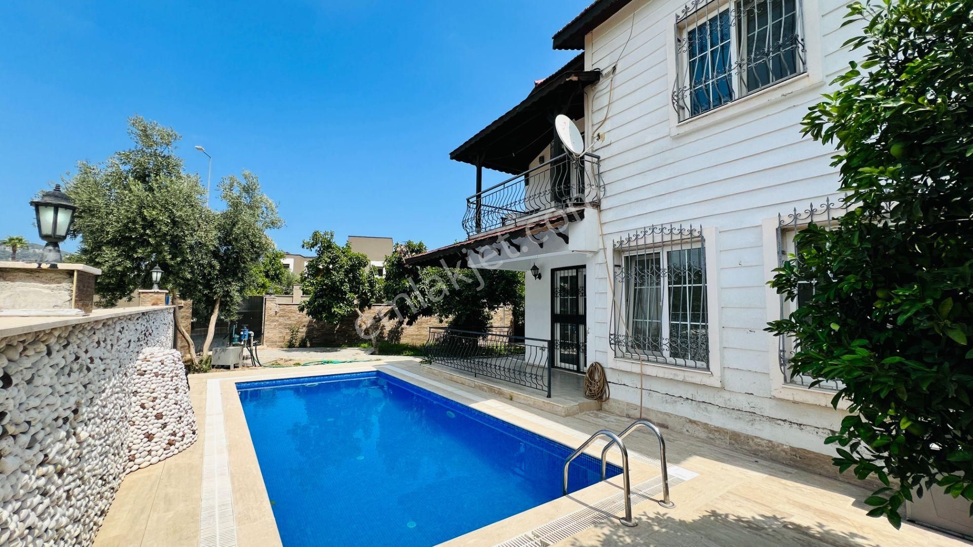 Antalya Kemer'de Vatandaşlığa Uygun Geniş Satılık Müstakil Villa