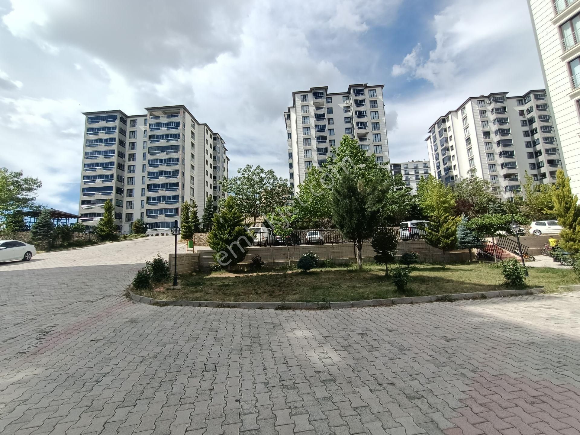 Turanlar Gayrimenkul'den Elazığ Merkez Çaydaçıra Mahallesi'nde Kiralık 3+1 Arakat Daire
