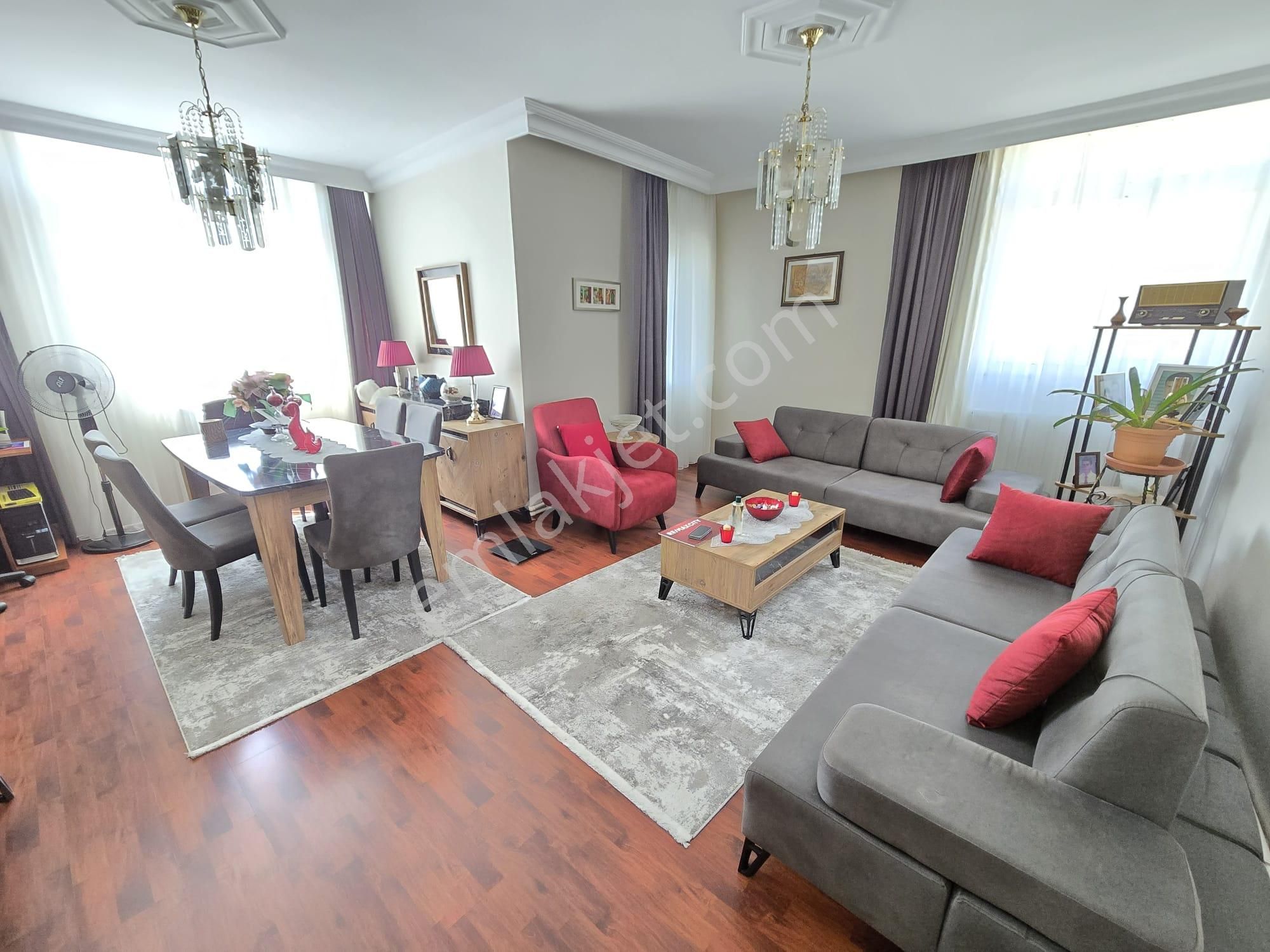 Ataşehir İçerenköyde 3+1 Açık Otoparklı Balkonlu Daire..