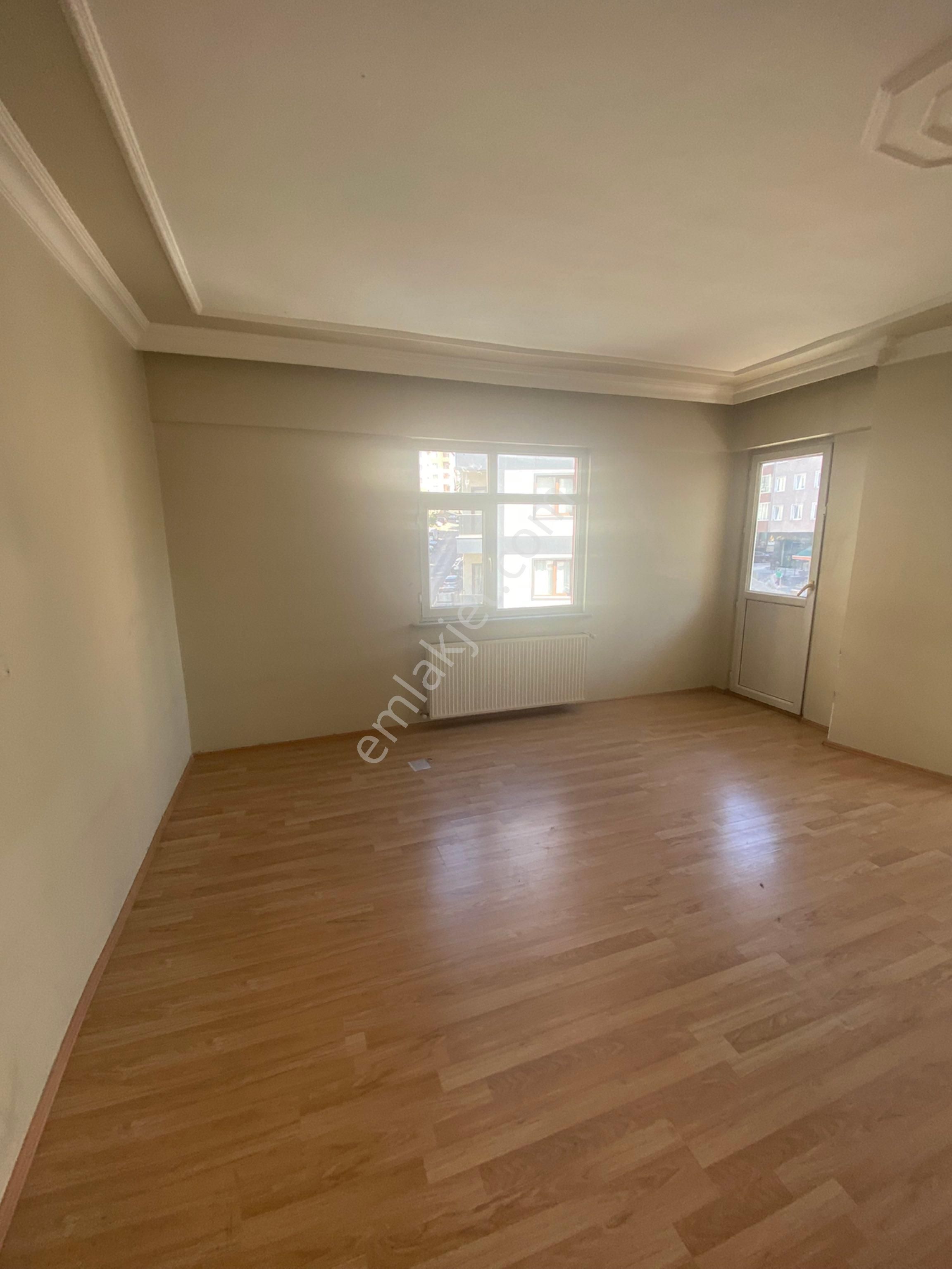 Ümraniye Çakmak Tepeüstü Tavukçuyolu Caddesi Üzerinde 3 + 1 Kiralık Daire