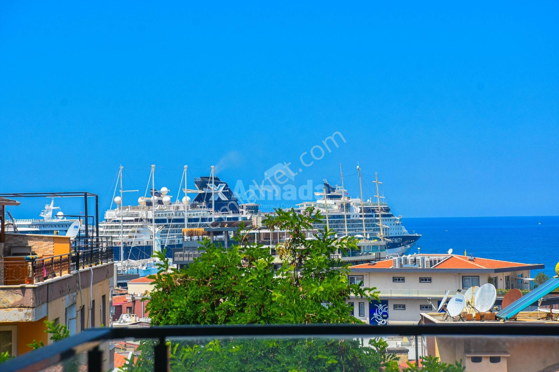 Kuşadası Merkez'de Satılık Deniz Manzaralı 2+1 Daire
