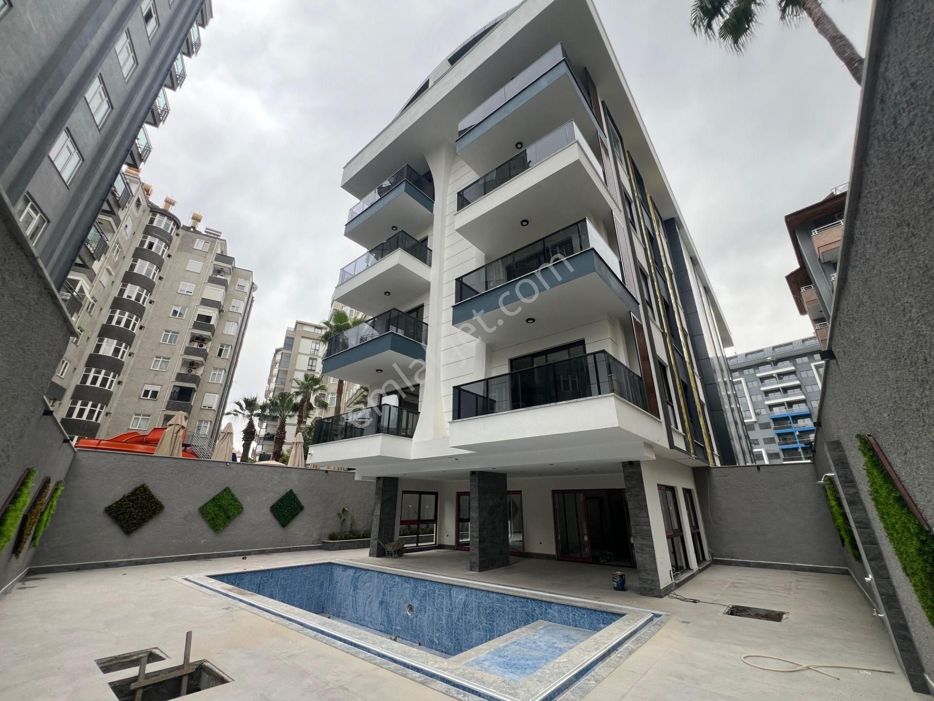 Alanya Merkez Cleopatrada Satılık 2+1 Denize 700 Metre Daire