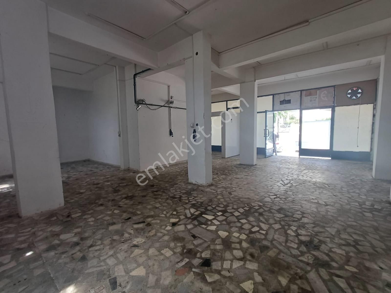 Adnan Kahveci Metroya Yürüme 120m2 Fırsat Kiralık Dükkan