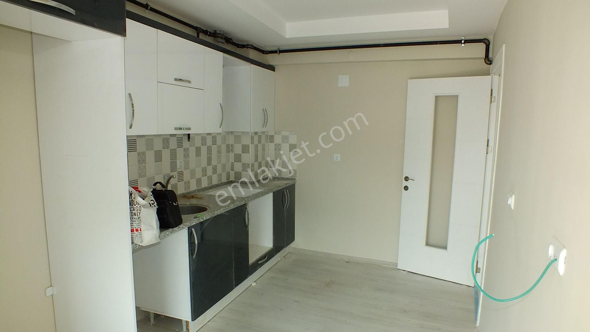 218 Cumhuriyet Mahallesinde Kiralık 3+1 Doğalgazlı Daire