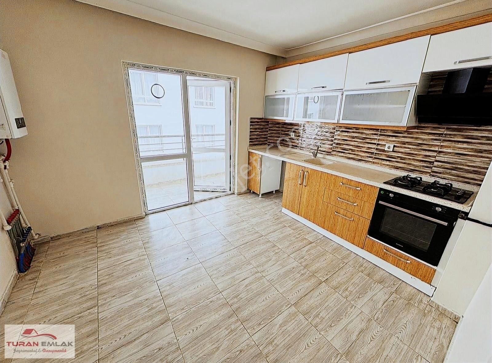 Karakeçili'de 3+1 Cadde Üzeri 120 M2 Boş Kupon Daire