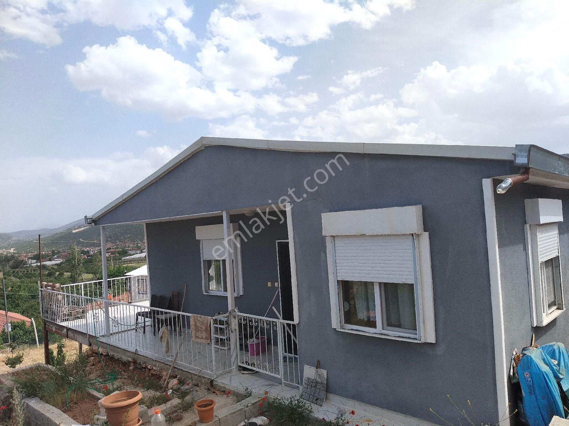 Antalya Korkuteli Yazırda Eşyalı 2+1 Yazlık