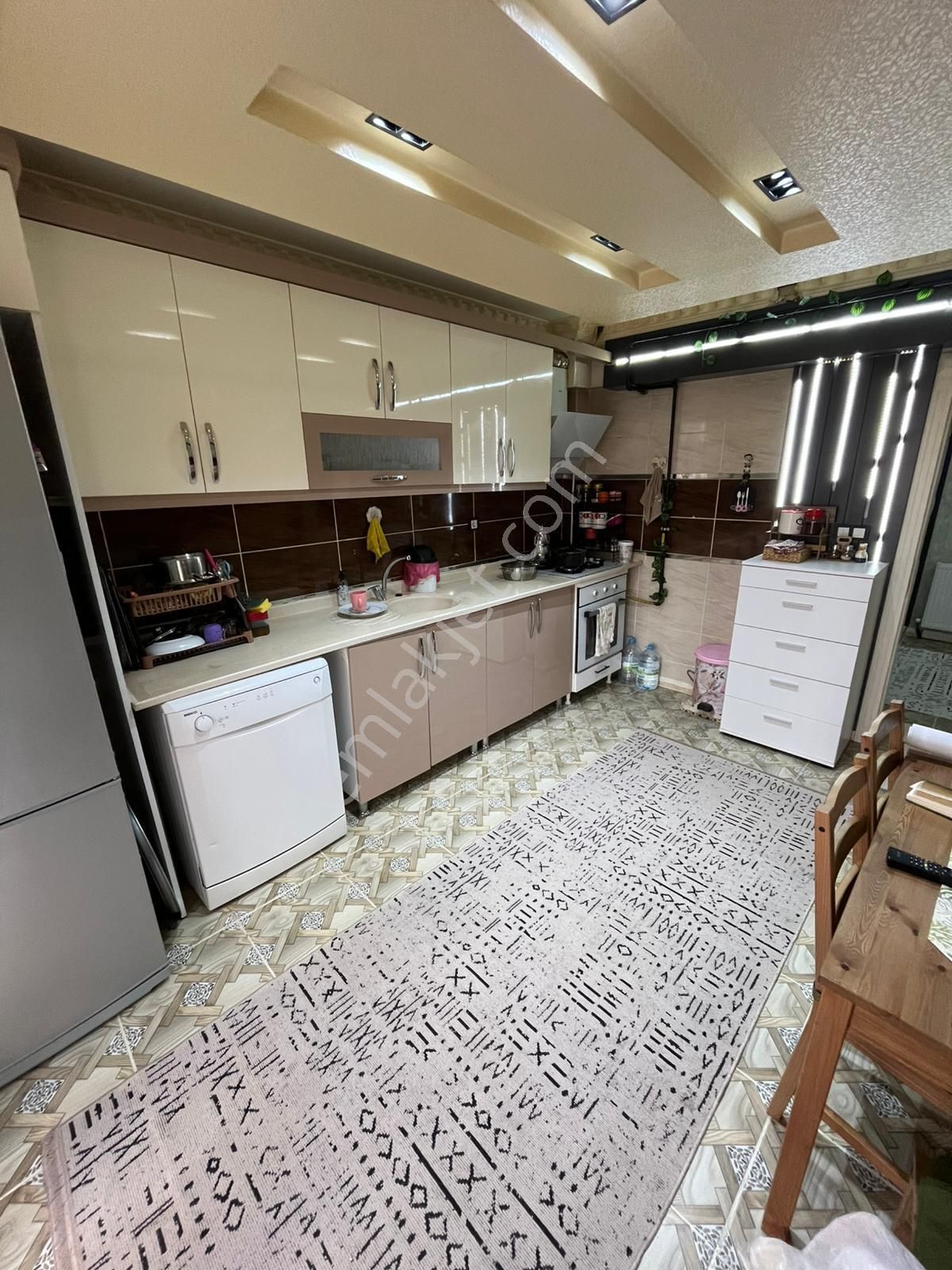 Beşikkaya Mevkii Kot 2 Ful Yapılı Asansörlü 3+1 Acil Satılık