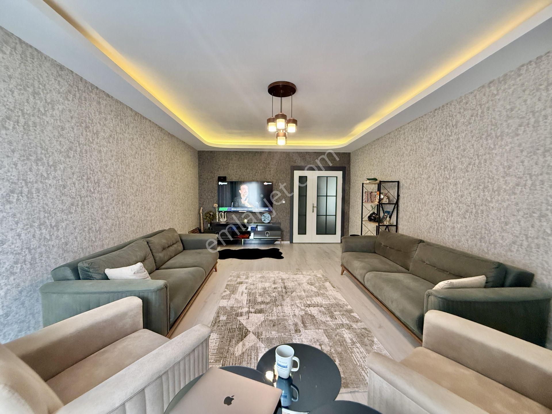 Kalecik Emlak'tan Lüks Site'de Giy Odalı Teras Balkon 4+1 195m²