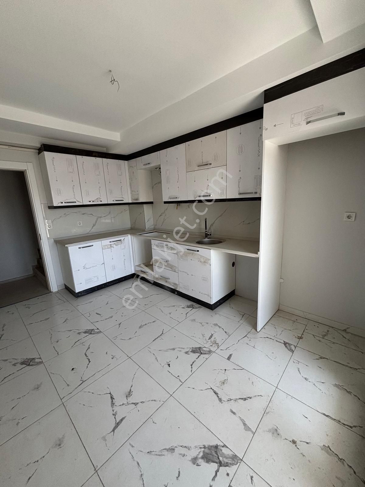 Turgutlu Eymen Emlak'tan Selvilitepe Mh Satılık 230 M2 Dublex Daire 🏡