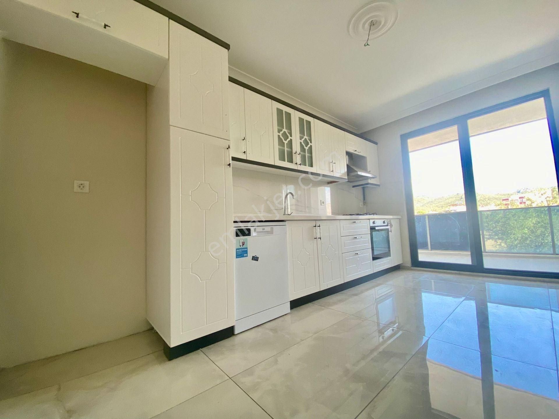 Yükselden Kadıköyün En Prestijli Sitesinde Ara Kat Ön Cephe 3+1