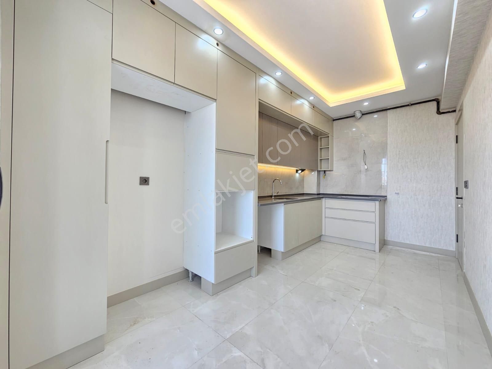 Denizli Şemikler De 2+1 120 M2 Mükemmel İşçilikte Satılık Daireler