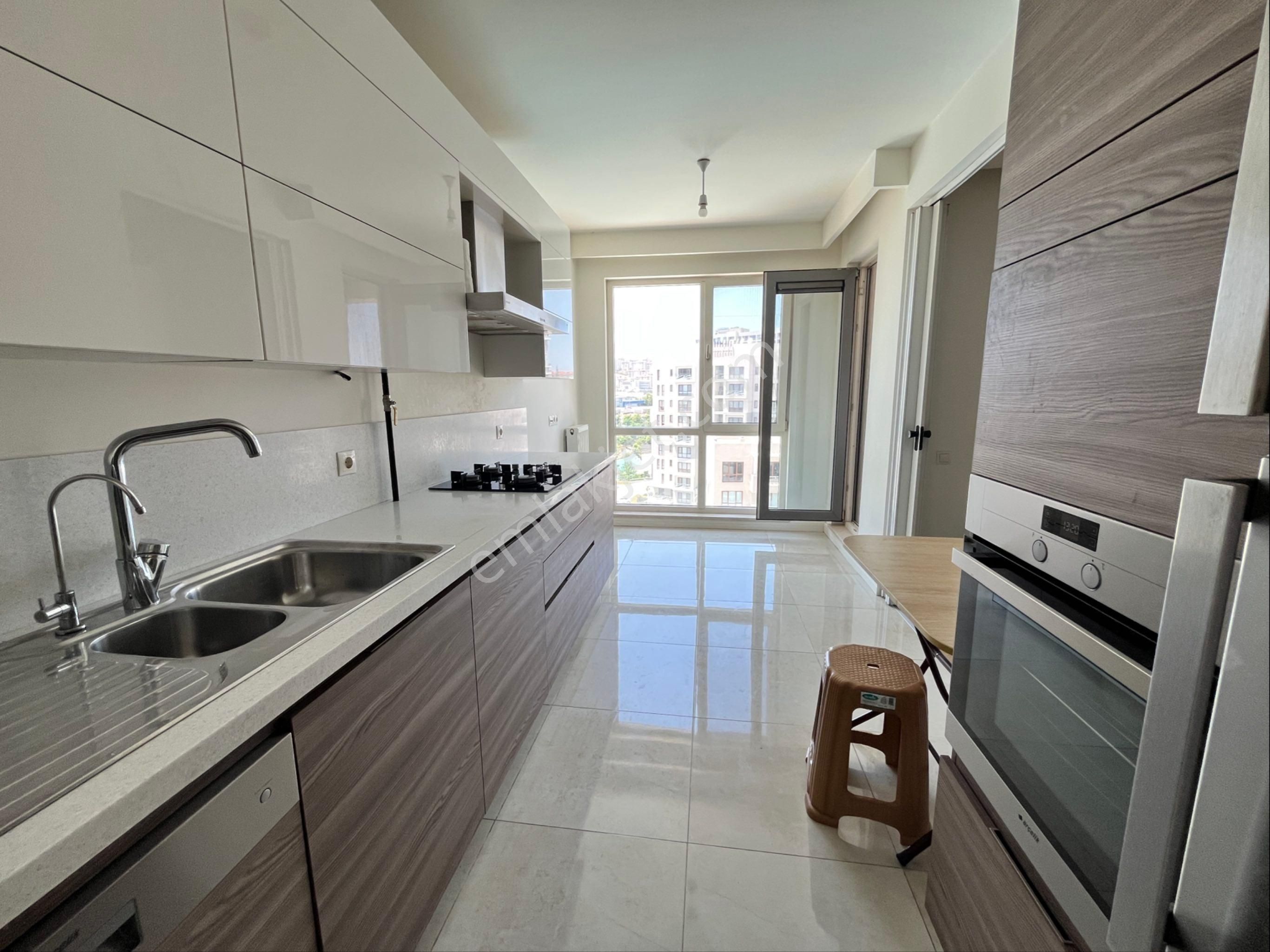 Analitik Gayrimenkulden Havuz Cepheli Manzaralı Eşyalı Kiralık Daire