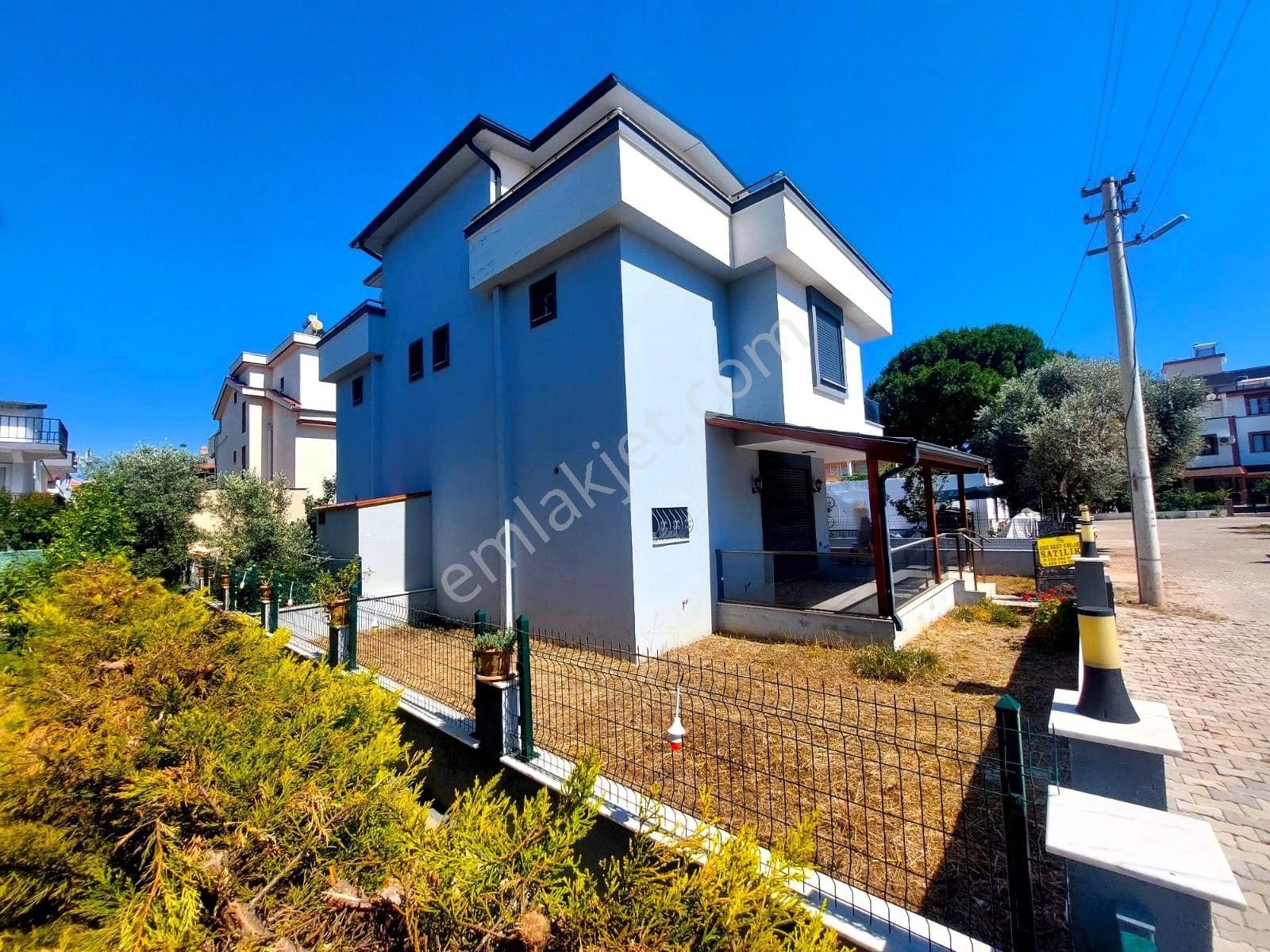 İzmir Seferihisar Ürkmez De Satılık Tribleks Yazlık Villa 3+1