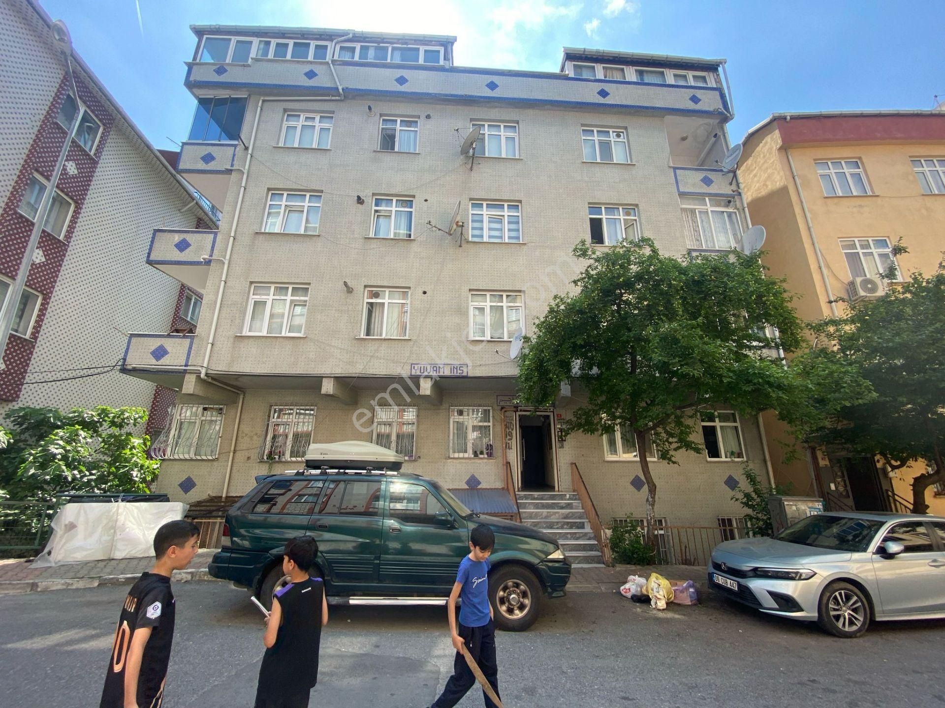 İletişim'den Eyüp Sultan Yeşilpınar Vialand Avm Ye Yakın Konumda Pazartesi Pazarı Mevkii