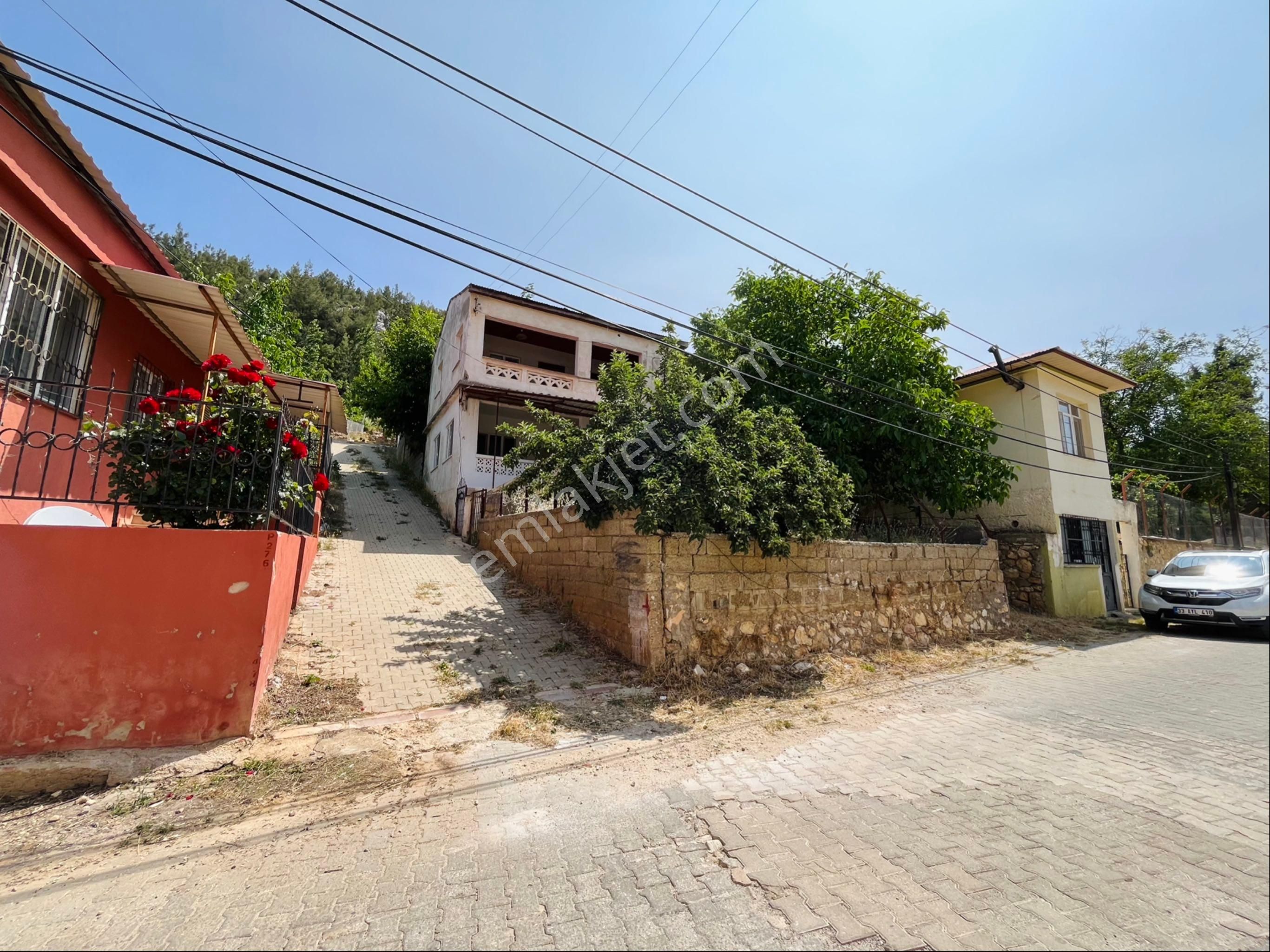 Türe Gayrimenkulden Silifke Gökbelen Yaylası Merkezde Satılık İki Katlı Daire