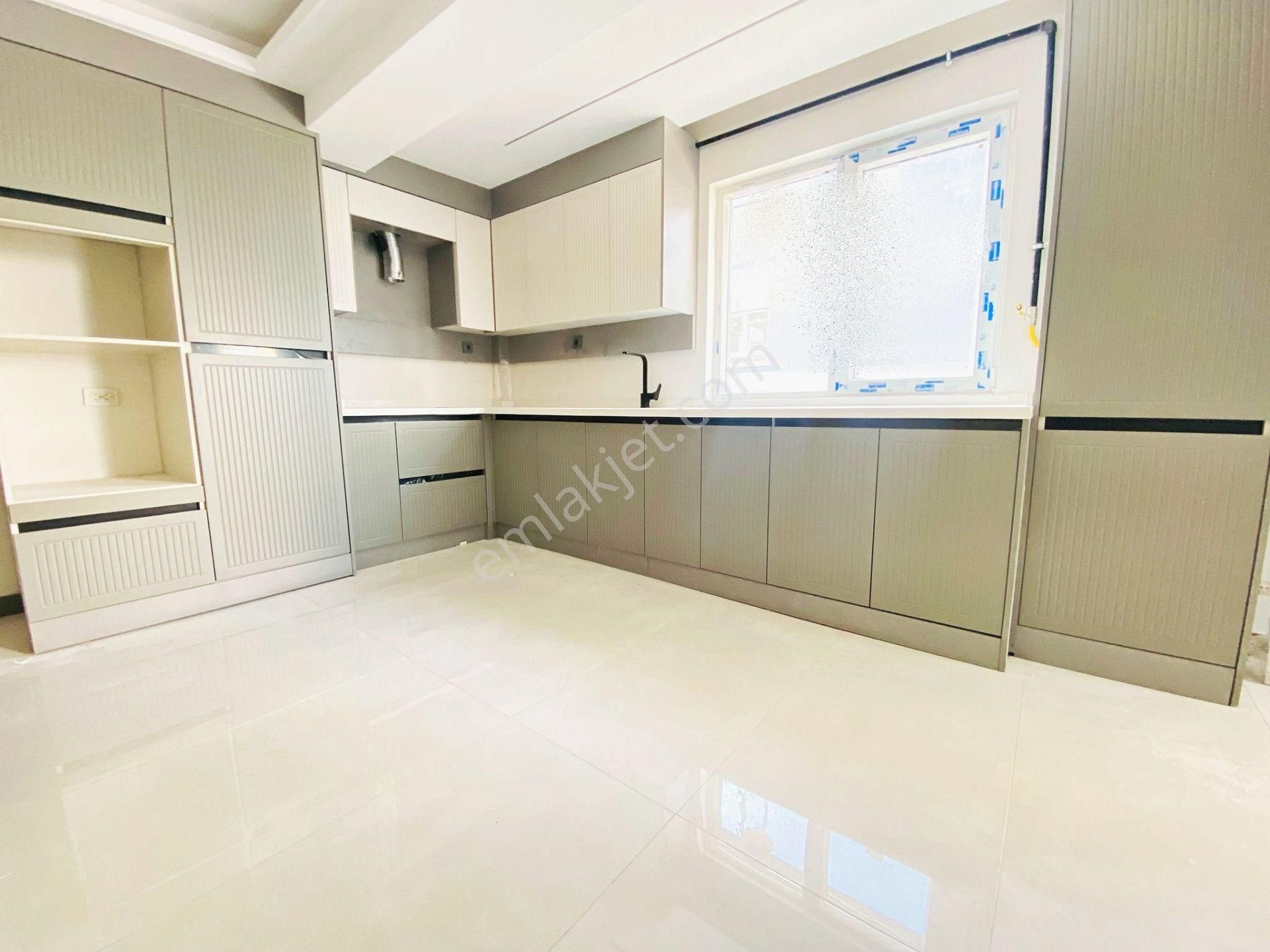 ** Emsalsiz İşcilik Geniş Oturum Merkezi Bölgede 3+1 Daire **