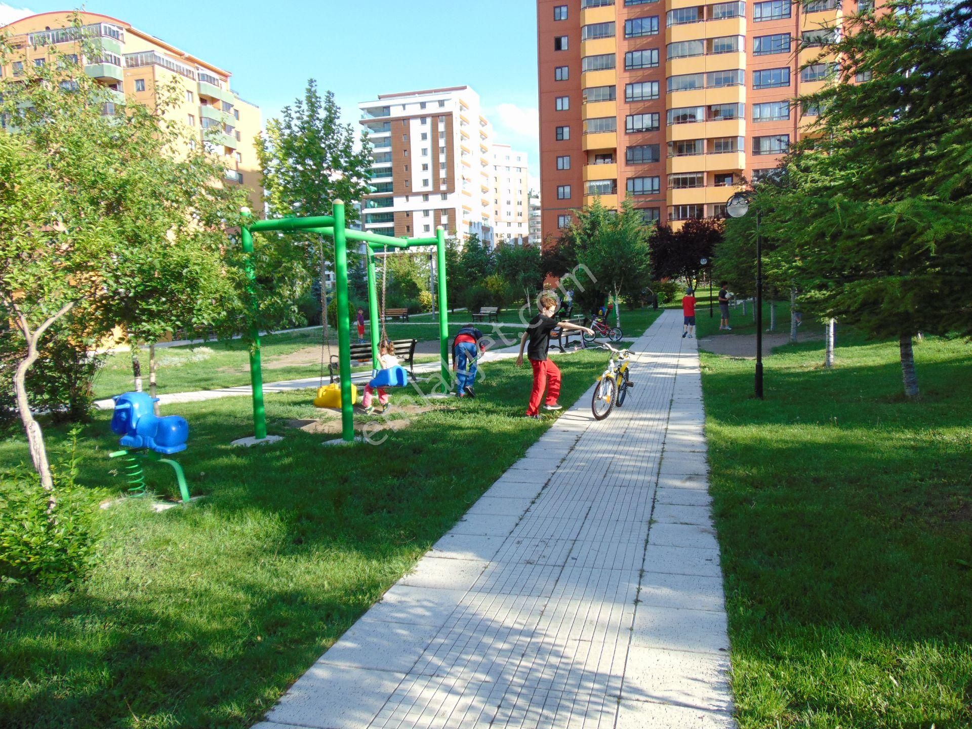 Yaşamkentin En Güzelsitesi 4+1 Ataşehir2 Güvenlikli K.garajlı Depolu