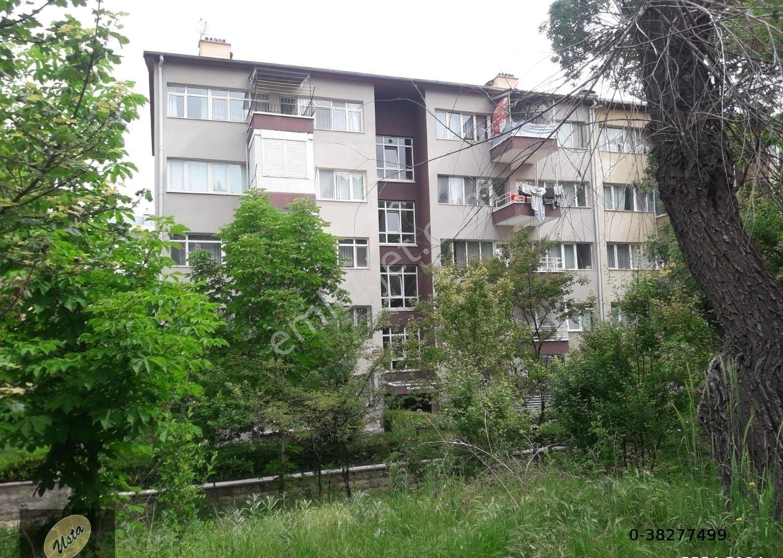 İşçi Blokları Ara Katta Satılık Boş Daire...