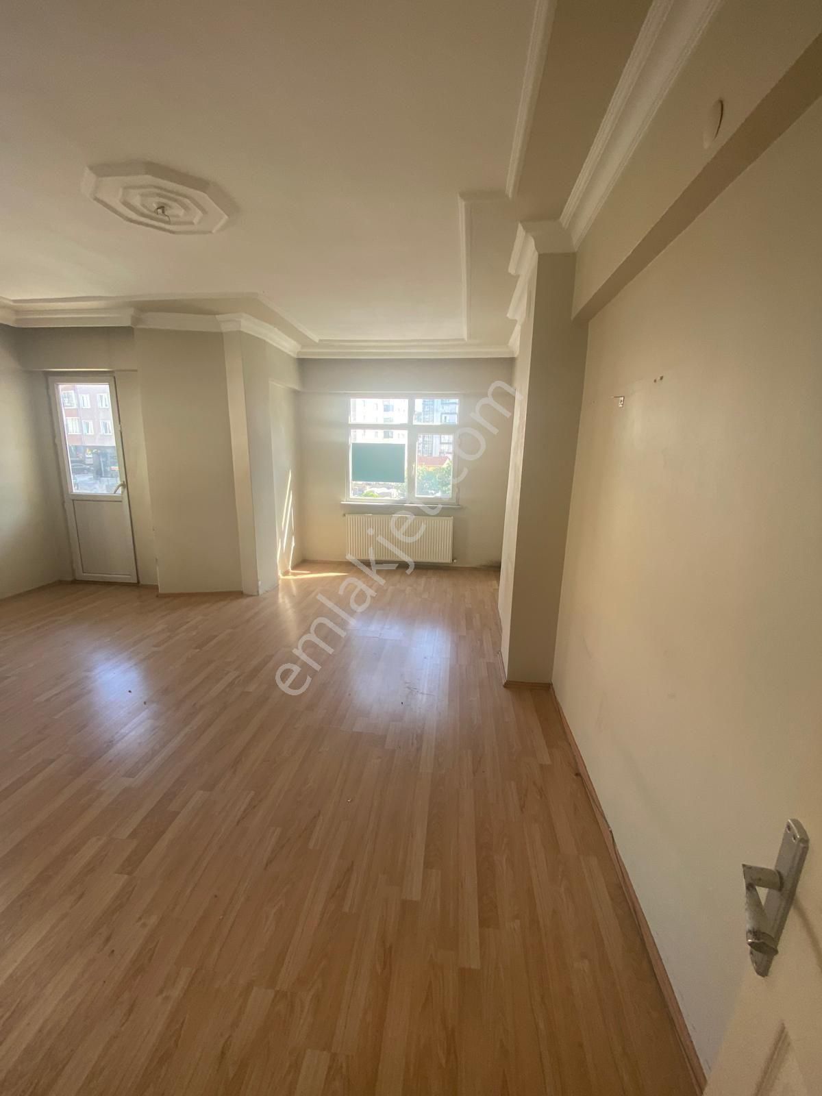 Ümraniye Çamlık Çakmak Tepeüstü Tavukçuyolu Caddesi Üzerinde 1.kat 3+1 Kiralık Daire