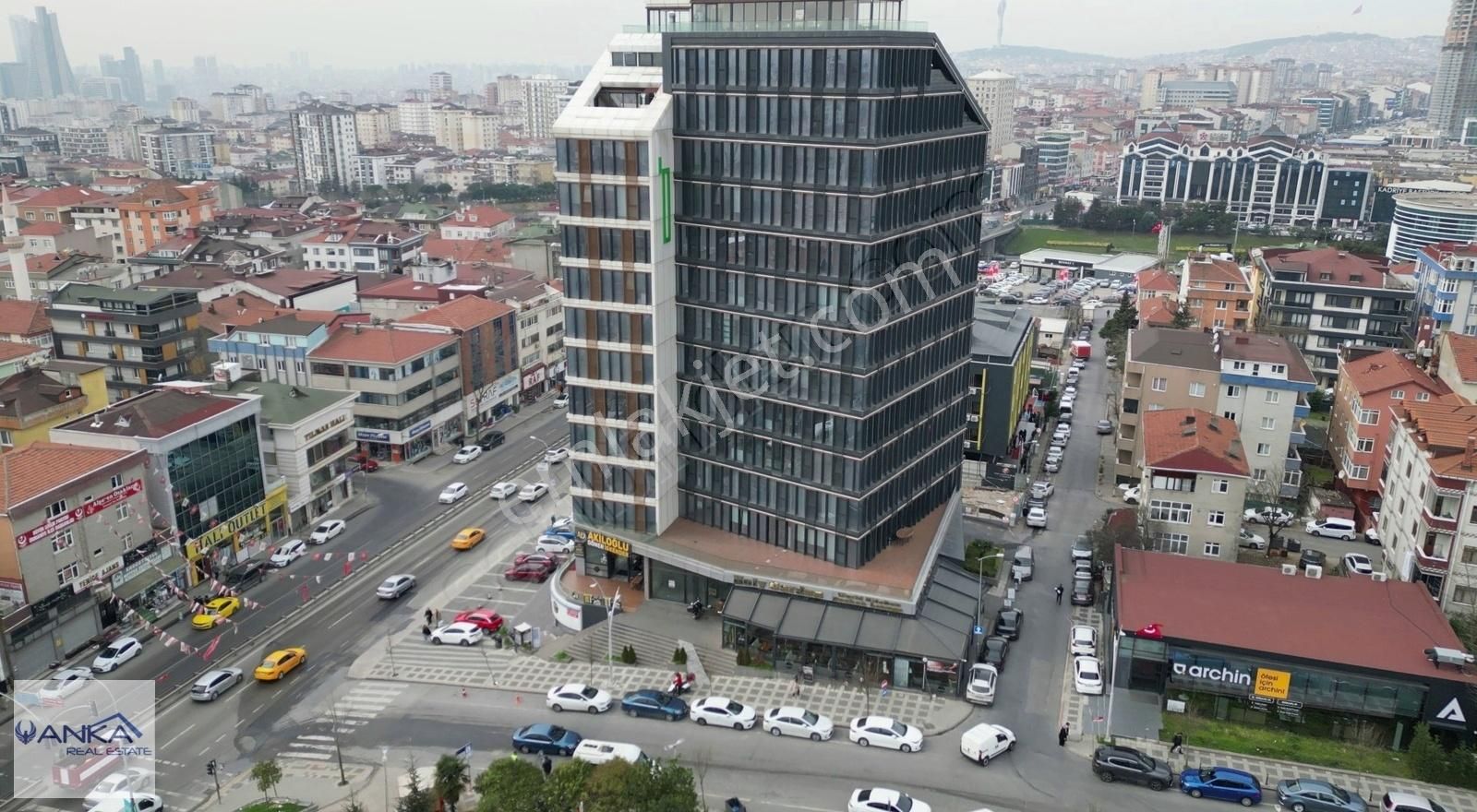 Ümraniye One Block Plaza'da Kdv Avantajlı 90 M2 Eşyalı Ofis