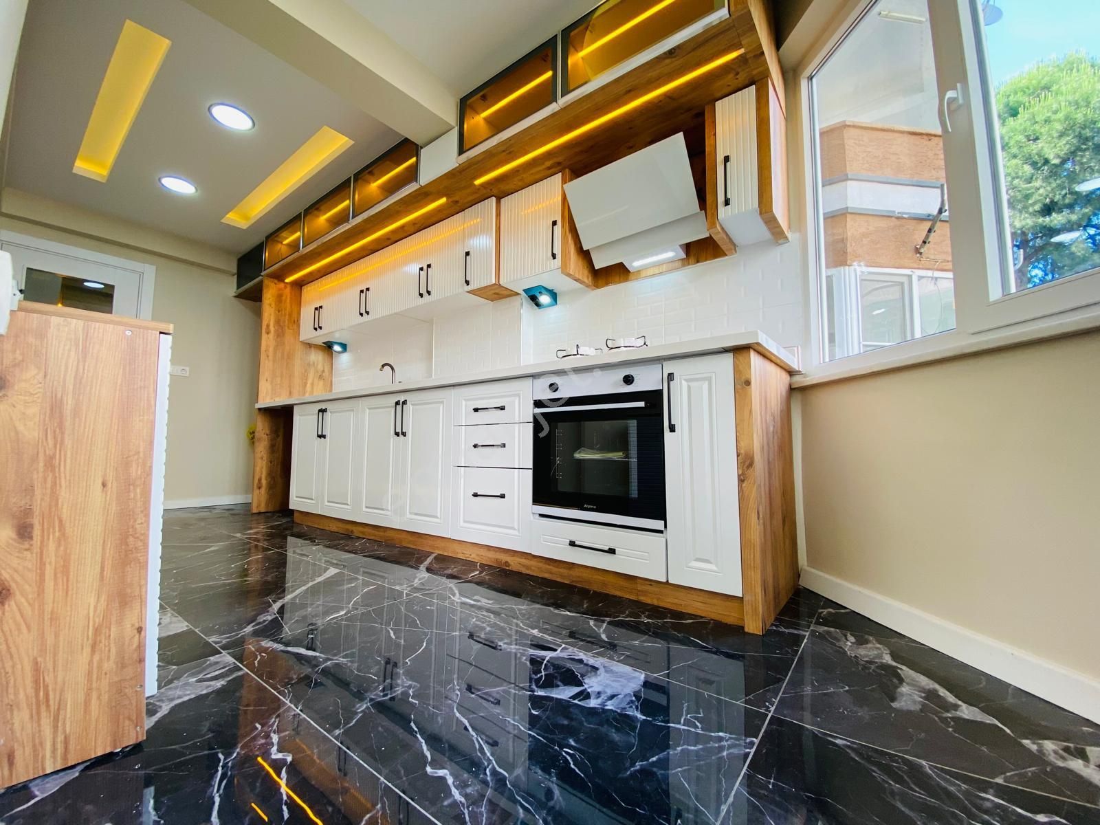 Parstan Sarıkızda Bahçeye Açılan Ferah 2+1 Modern Tasarım Daire