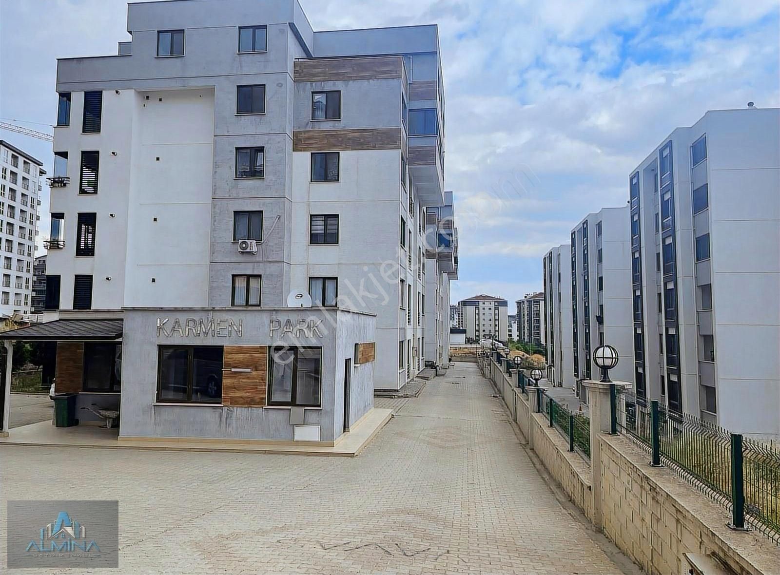 Alminadan Kızılcıklıda 3+1 Site İçi Aile Tipi Kiralık Daire